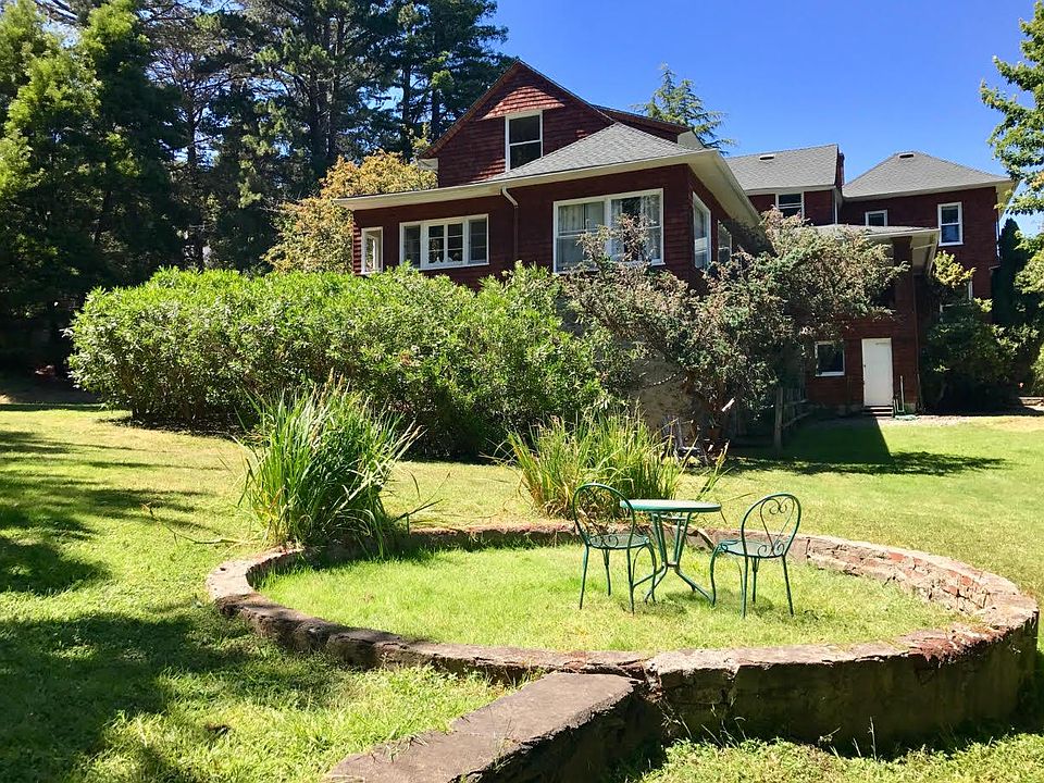 One Bedroom in Historic Grand Estate, Prime Location