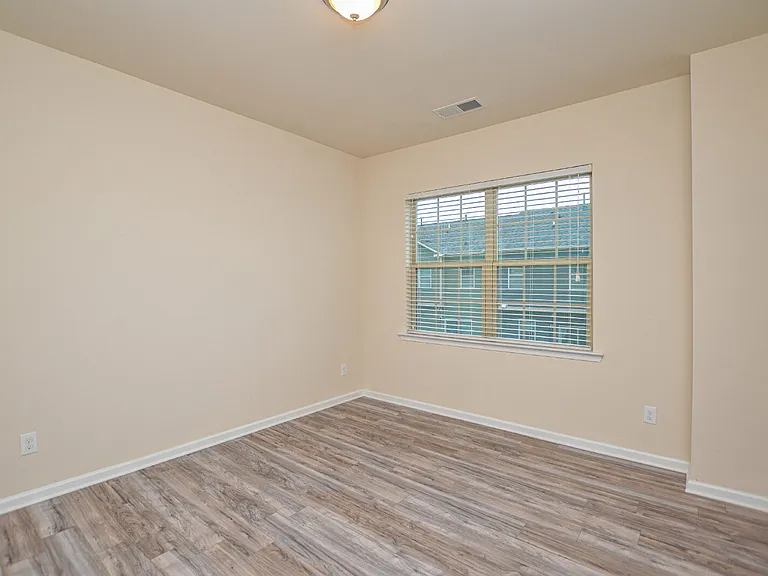 313 Annandale Dr — Photo 26