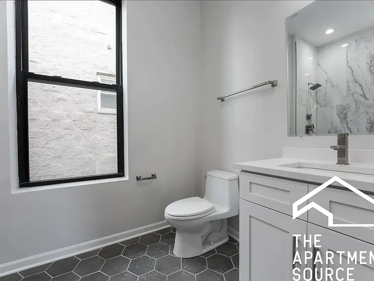2703 W Thomas St #3 — Photo 9