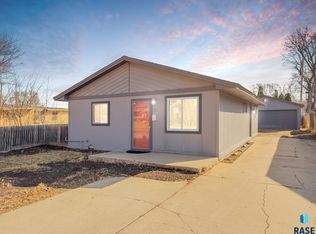 104 S Elmwood Ave, Sioux Falls, SD 57104