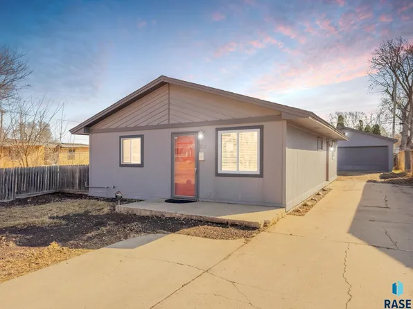 104 S Elmwood Ave, Sioux Falls, SD 57104