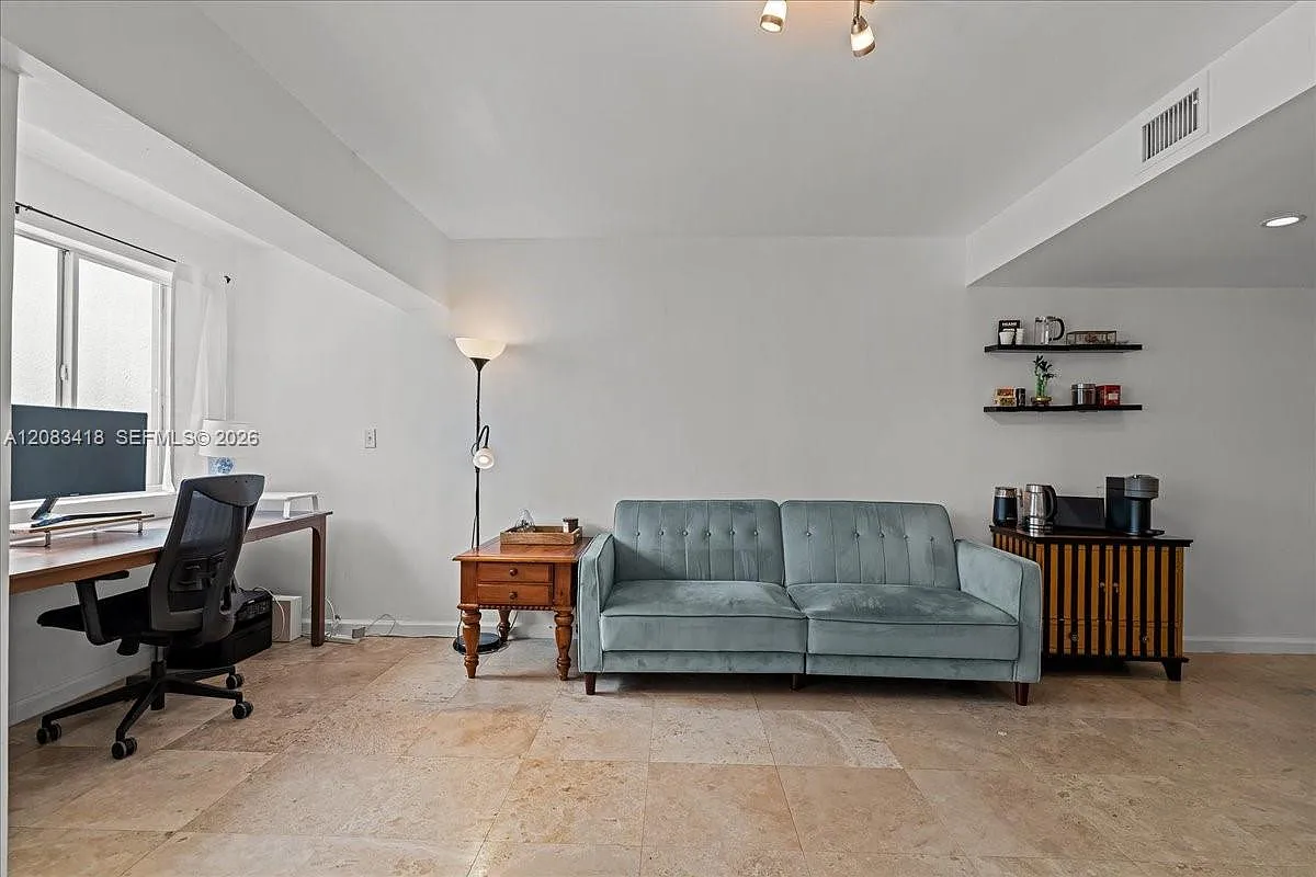 La Arboleda Condo — Photo 4