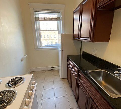 5th image of 73 Park Dr APT 4