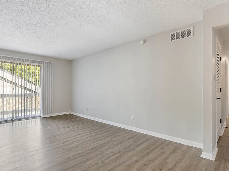 The Onyx Hoover Apartments — Photo 68
