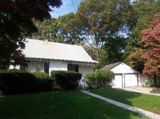 655 Nightingale Rd, West Hempstead, NY 11552