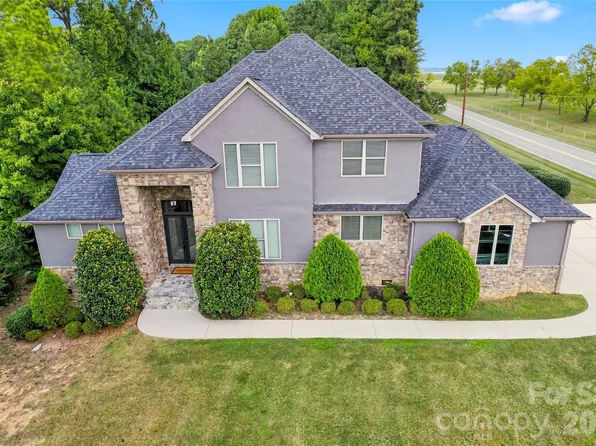 8007 Glen Abbey Cir, Stanley, NC 28164