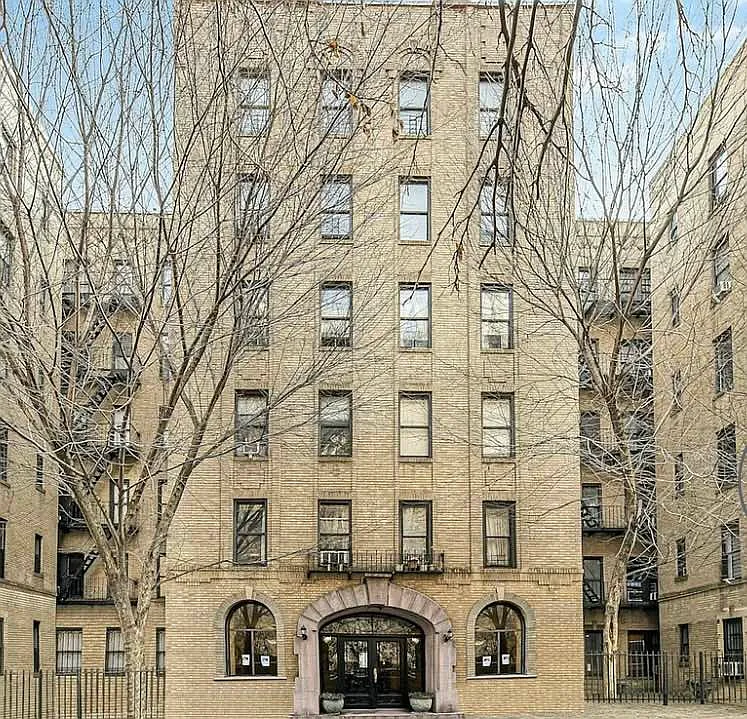 Building Photo - 225 Bennett Ave #2H