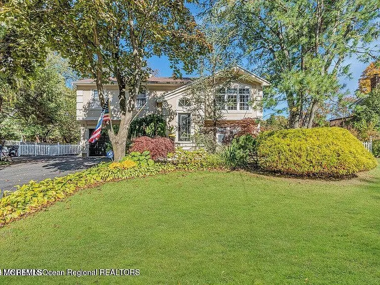 541 Frank Applegate Rd — Photo 3