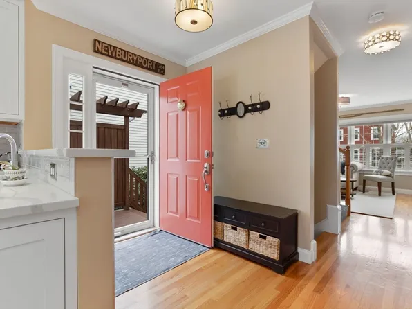 32 Bromfield St #B, Newburyport, MA 01950
