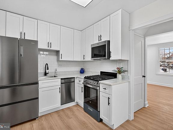 3rd image of 8 Melbourne Ave