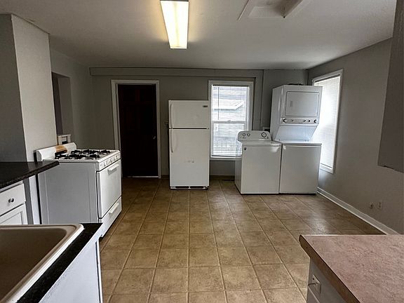 5th image of 826 Menomonie St #1