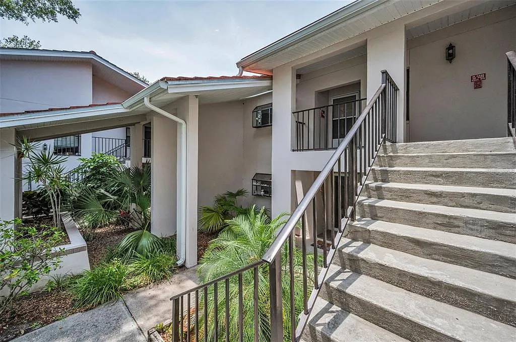 2 bed, 2.0 bath, 1015 sqft, $2,300 — Photo 2