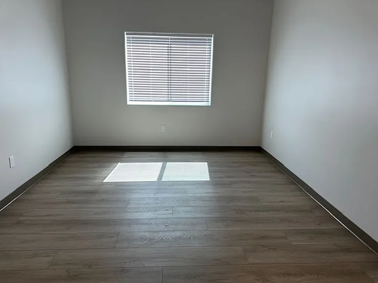 Village Place Apartments — Photo 37