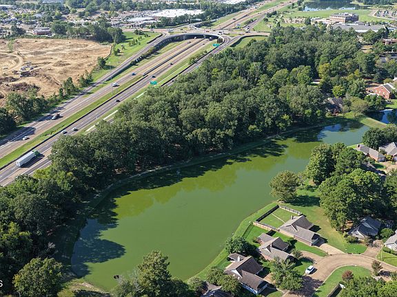 4th image of Woodgreen Dr