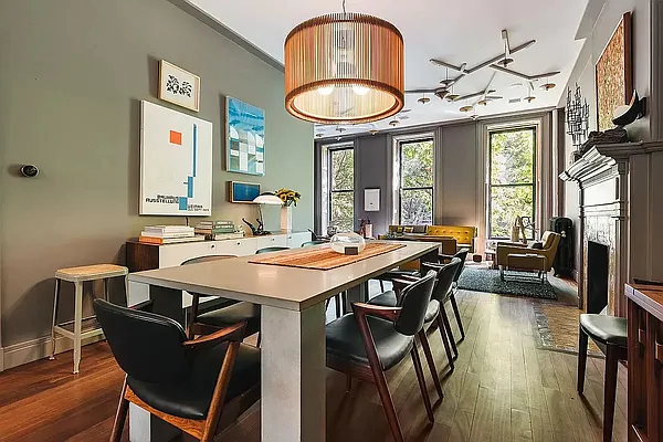 Rented by Gulia Wang, LREB | media 33