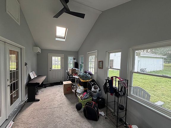 Bright, airy home office/gym