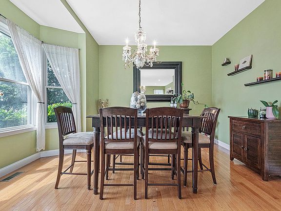 4th image of 376 Waverley Oaks Rd APT 2