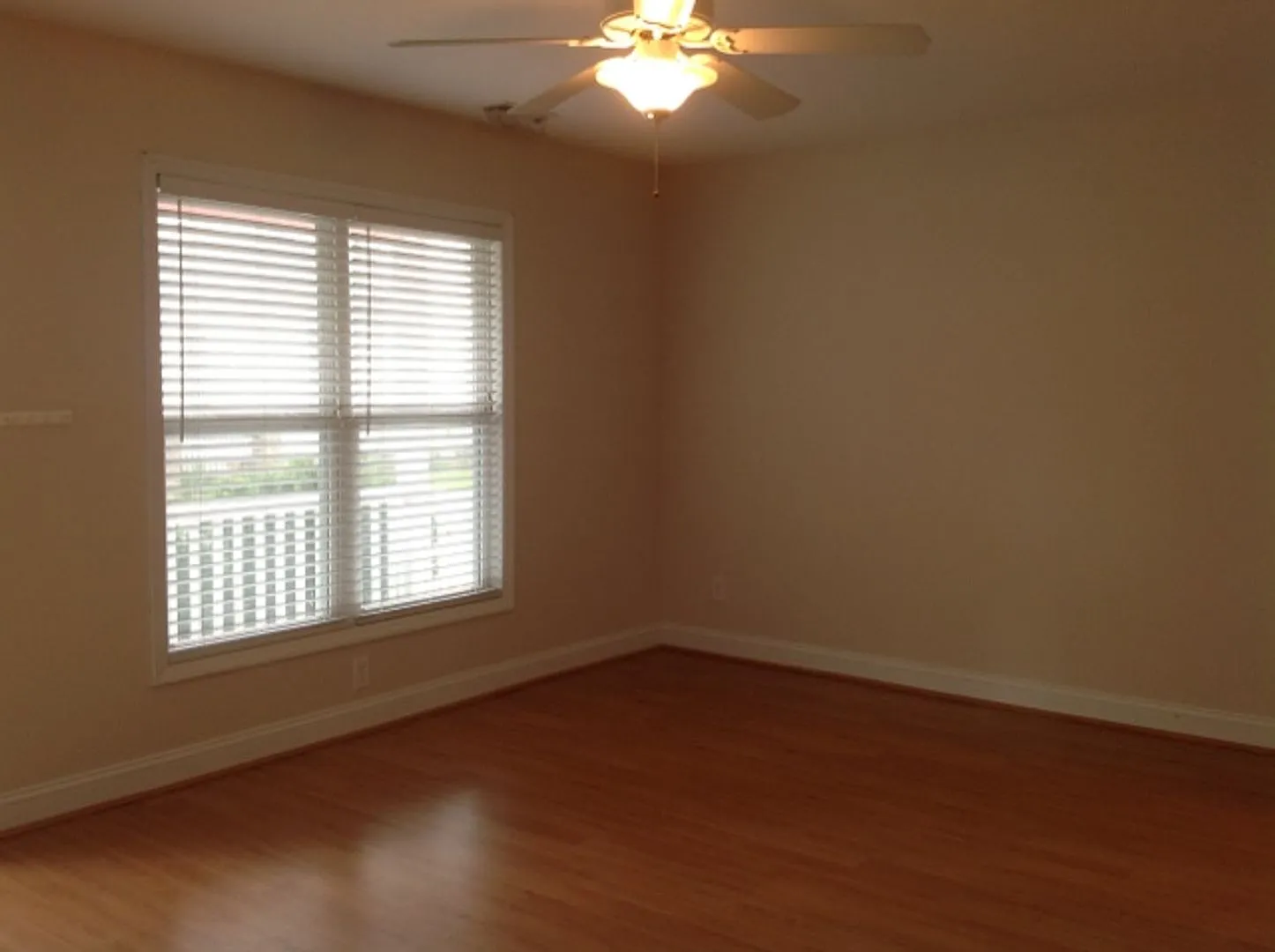 Cute 2 bedroom, 2 bath cottage — Photo 2