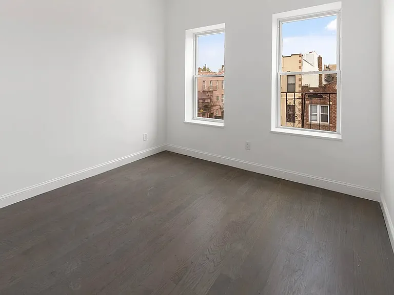 1738 E 4th St #1G — Photo 6