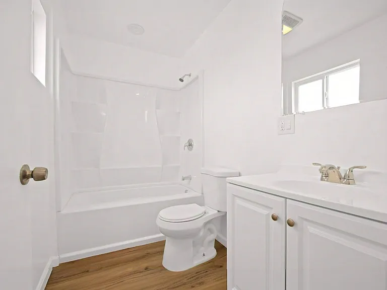 647 W 92nd St #1/2 — Photo 8
