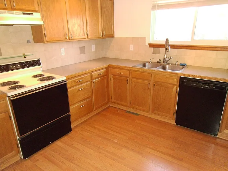 13482 Glen Cir — Photo 2