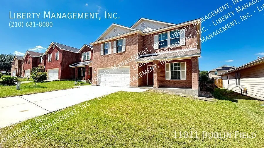 Spacious 4 Bedroom, 2.5 Bath Home — Photo 2