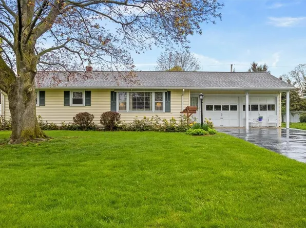 29 Shorecliff Dr, Rochester, NY 14612