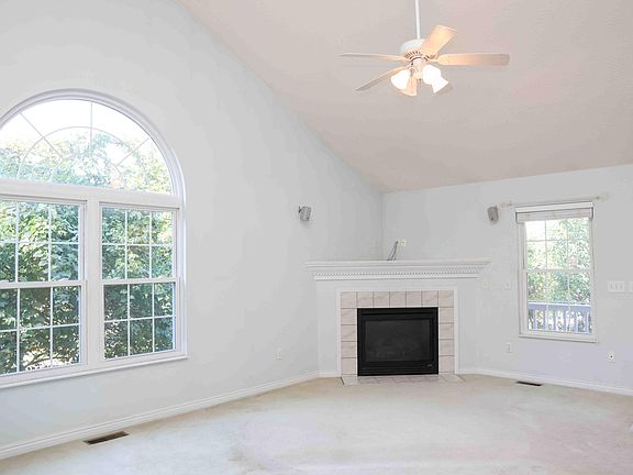 4th image of 111 Basswood Cir