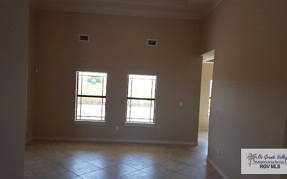 4th image of 3221 Westgate Cir E