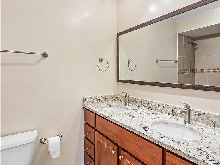16731 Hilltop Ave — Photo 10