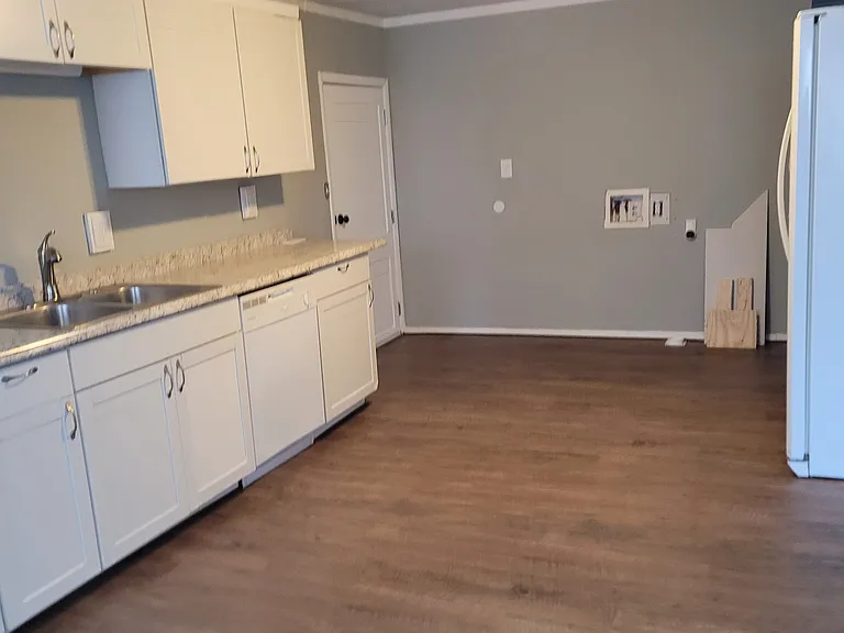 221 Chestnut St — Photo 5