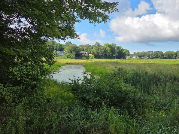 6695 S Brooks Rd, Fruitport, MI 49415