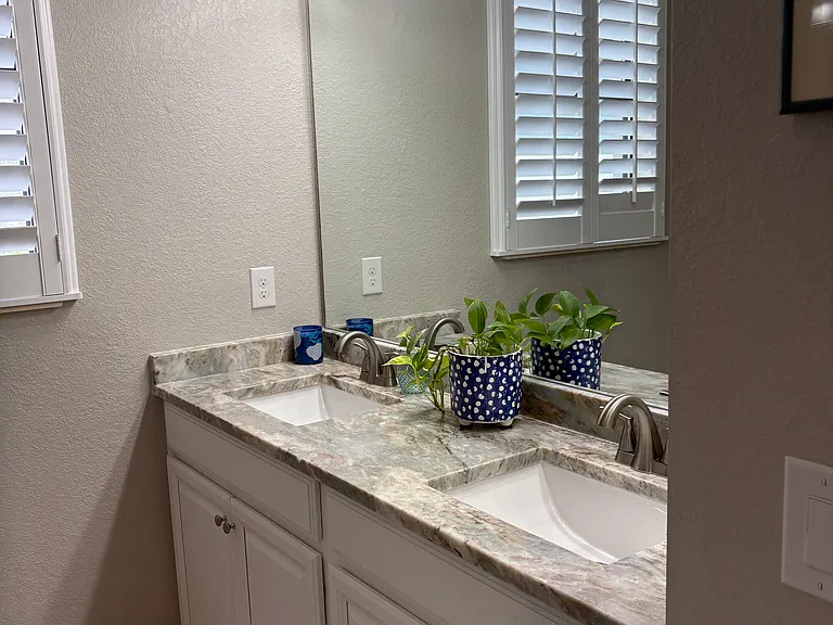 Guest bath with tub and glass encloseure between two guestrooms