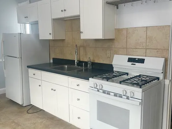 9 Sherman St #2R, Newport, RI 02840