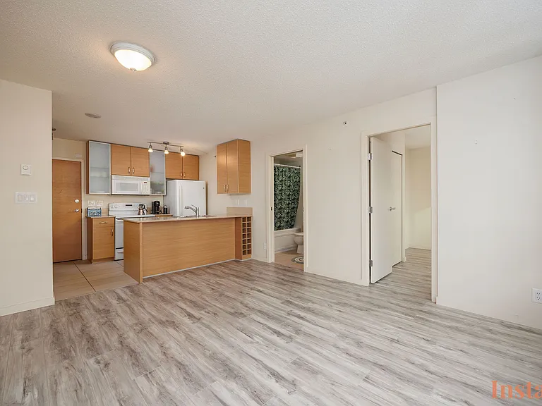 977 Mainland St #603 — Photo 4