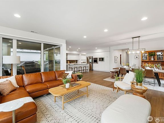 5th image of 2538 Vardon Circle SW