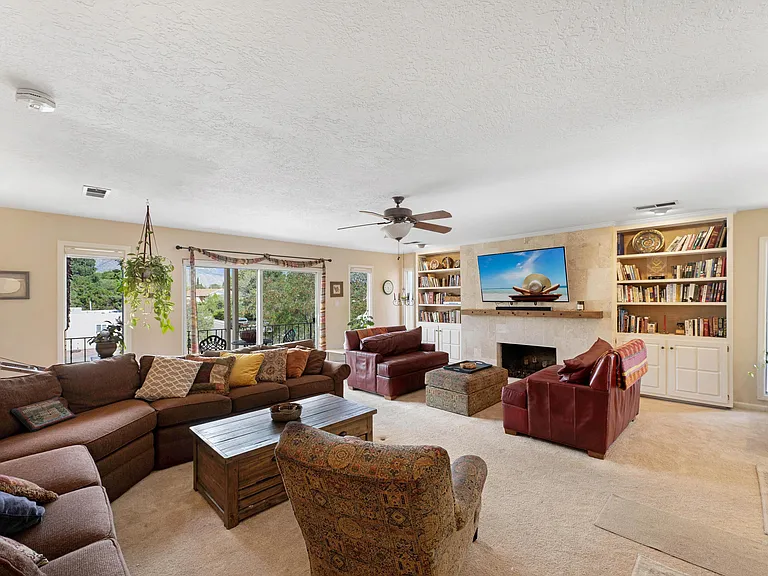 3615 Horacio Ct NE — Photo 17