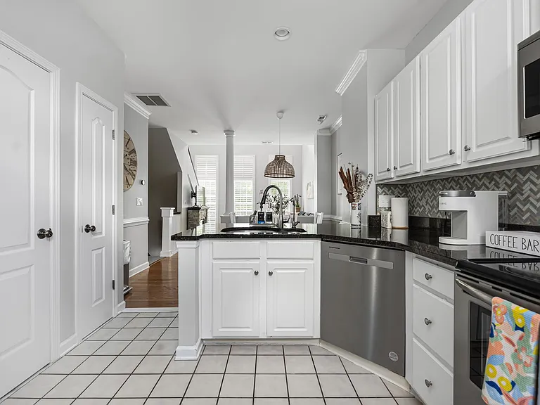 13704 Anthea Ln — Photo 15