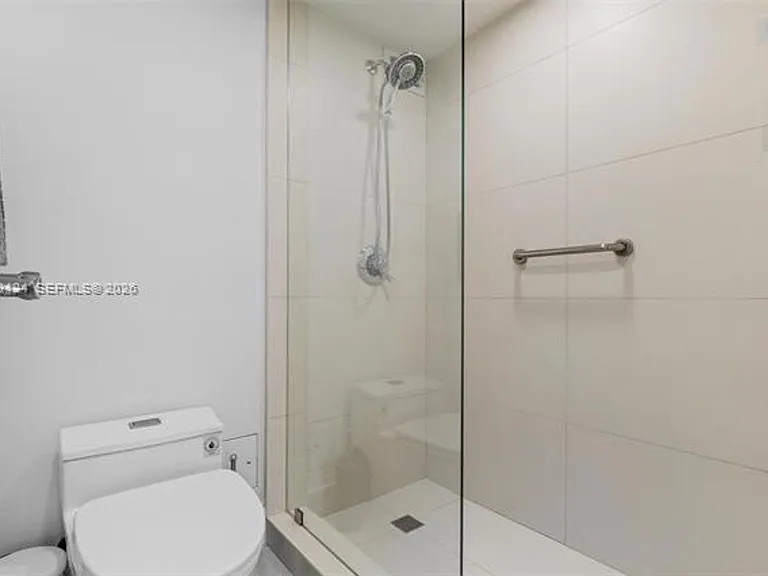 5700 Collins Ave #7J — Photo 23