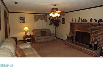 5th image of 2240 Maplewood Dr