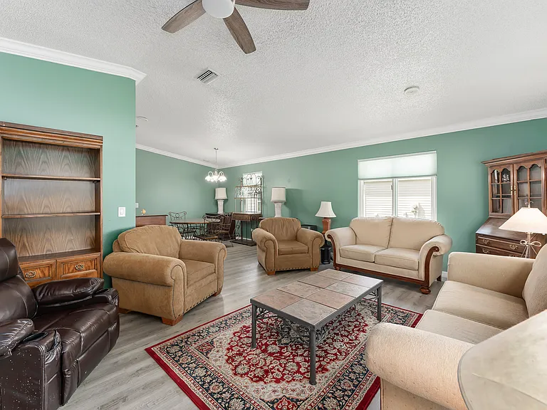 1401 W Schwartz Blvd — Photo 6
