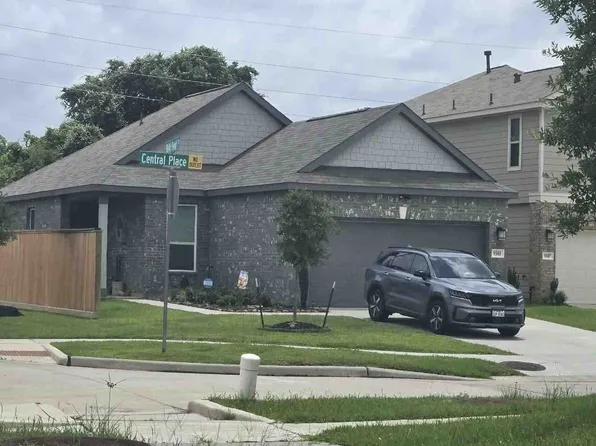9303 Central Pl, Magnolia, TX 77354
