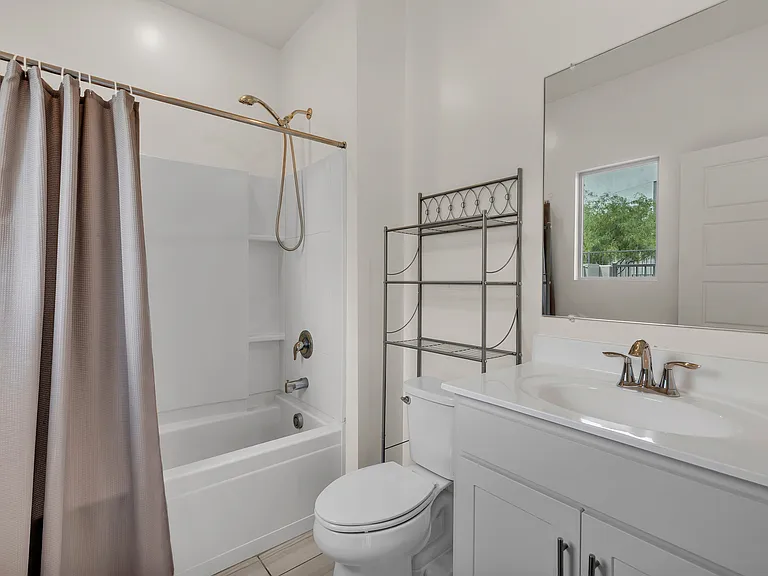 2272 W Harmont Dr — Photo 26