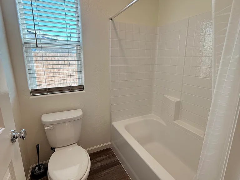 2225 Samuel St — Photo 6