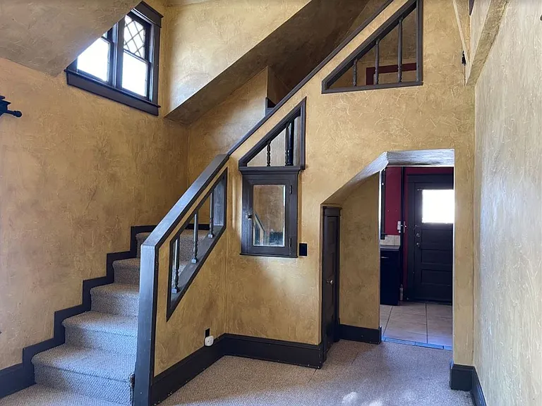 825 Avenue C — Photo 6