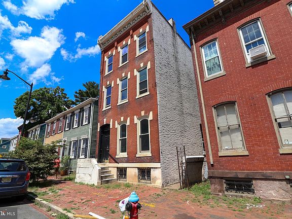4th image of 334 W State St