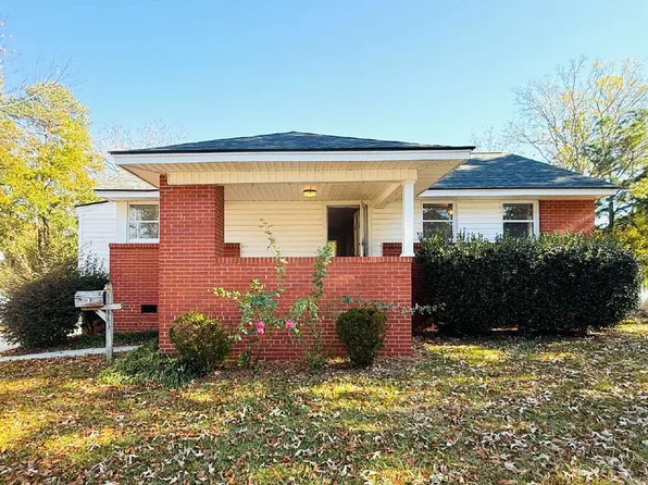 463 McRae Dr, Fayetteville, NC 28305