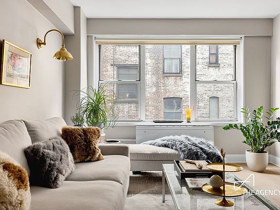 5th image of 33 Greenwich Ave APT 5A