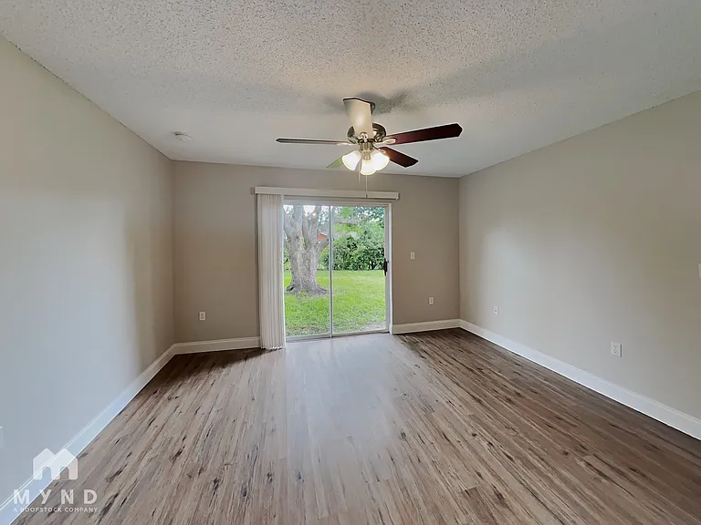 2069 Banbury Ln — Photo 8