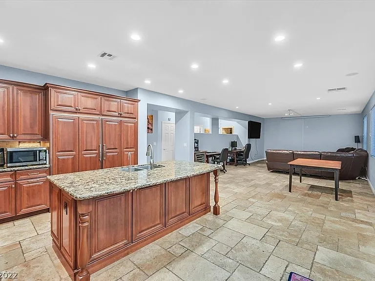 11077 Turlington Ln — Photo 3